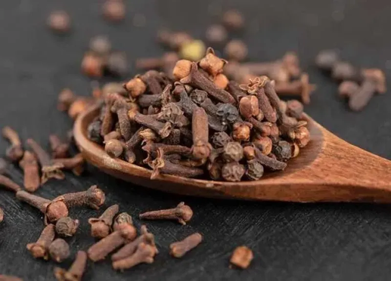 عشبة القرنفل