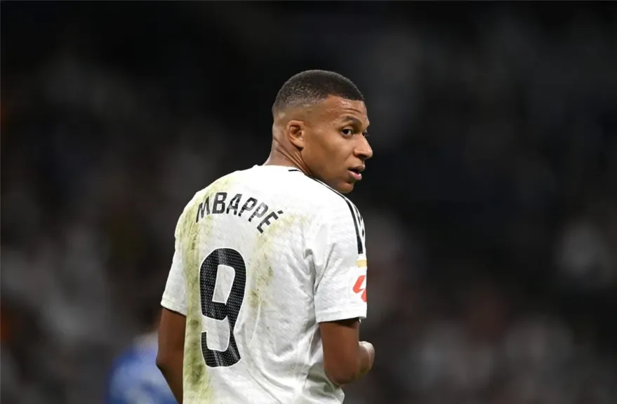 قائمة ريال مدريد ضد تيرول