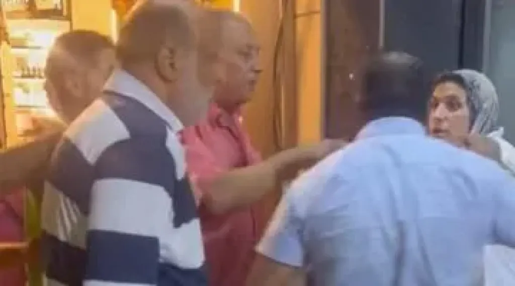 بسبب خلافات زوجية.. القبض على رجل يهدد زوجته بسلاح ويجبرها على ركوب سيارته في الإسكندرية