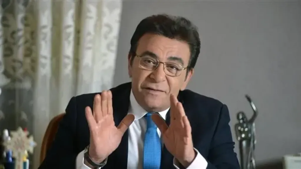 الإعلامي عاطف كامل
