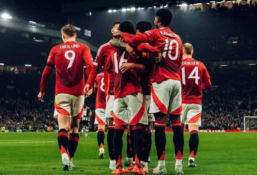 السبت الممتاز.. القنوات الناقلة لمباراة مانشستر يونايتد ضد بيرنلي في الدوري الإنجليزي مع الموعد