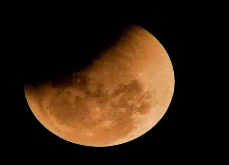 خسوف القمر 2025.. موعد الظاهرة وتفاصيل مشاهدتها في مصر والعالم