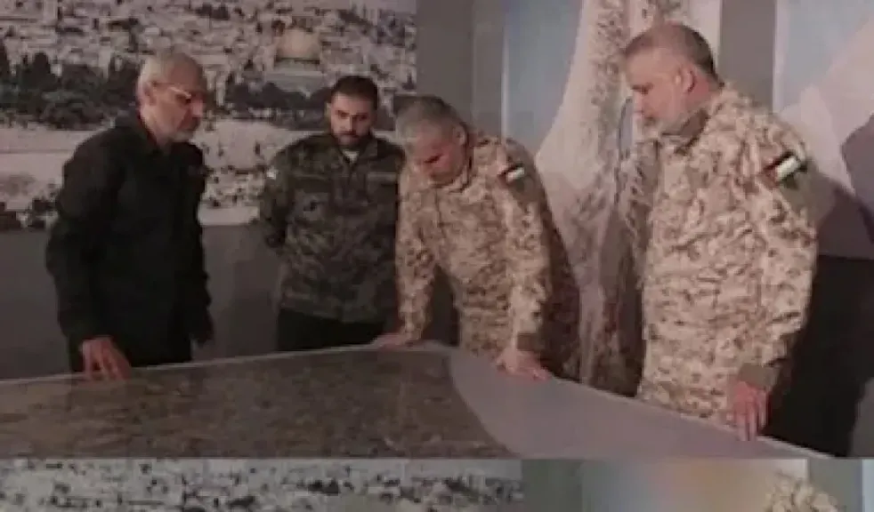 إقالة مدير الجزيرة.. هل فجرت صورة أبو عبيدة أزمة داخل القناة؟