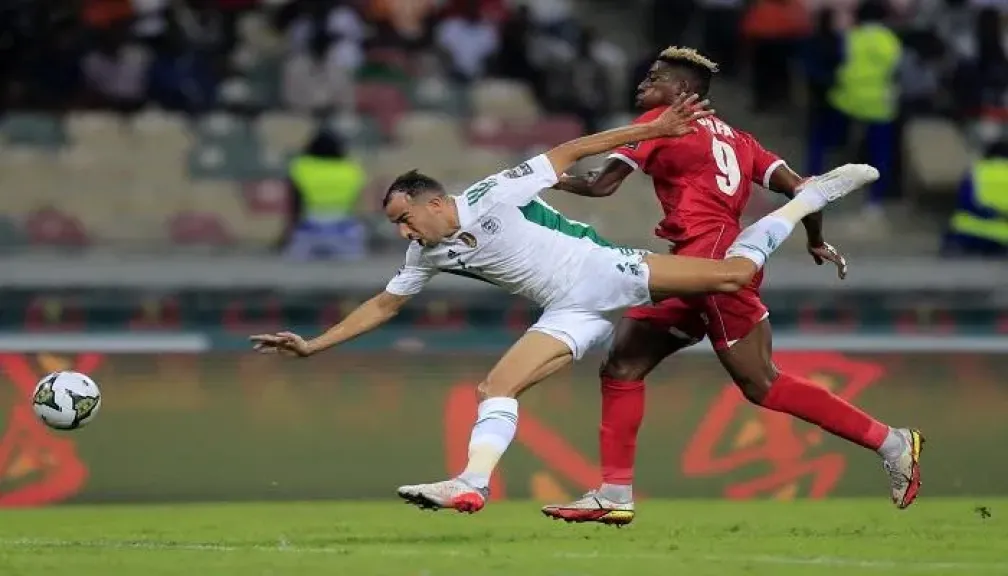 من هو معلق مباراة الجزائر ضد غينيا اليوم في تصفيات كأس العالم 2026 إفريقيا؟