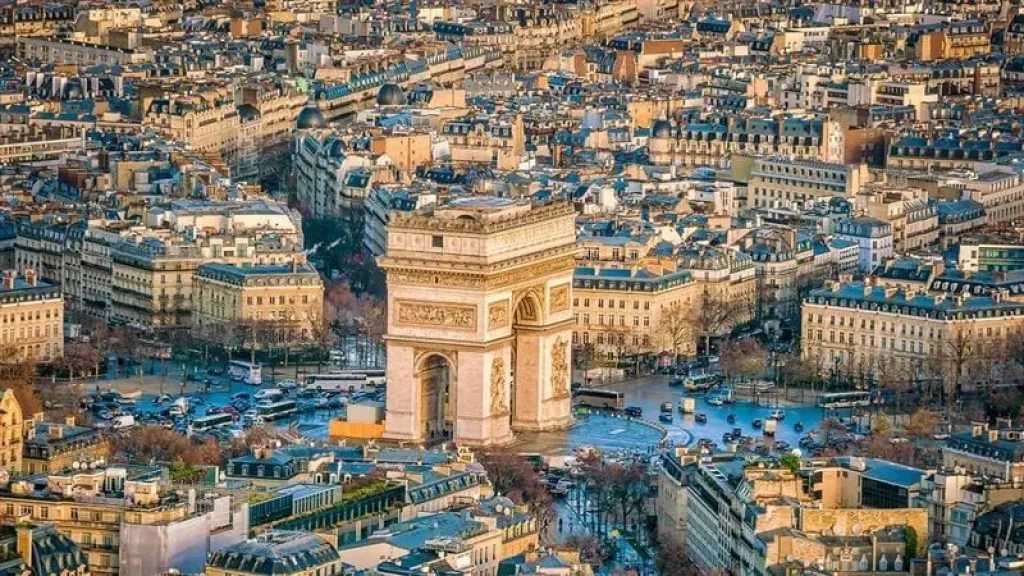 أزمة سياسية جديدة تهز فرنسا بعد سقوط حكومة أتال.. ماذا يحدث؟