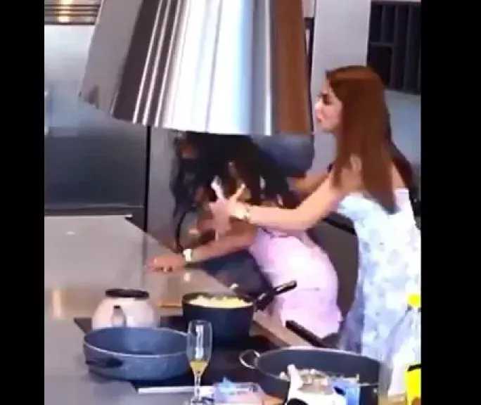 لارا ترمي خلود بالزجاجة في الحلقة الأخيرة.. مشاجرة بين فتاتين في برنامج قسمة ونصيب تتصدر الترند