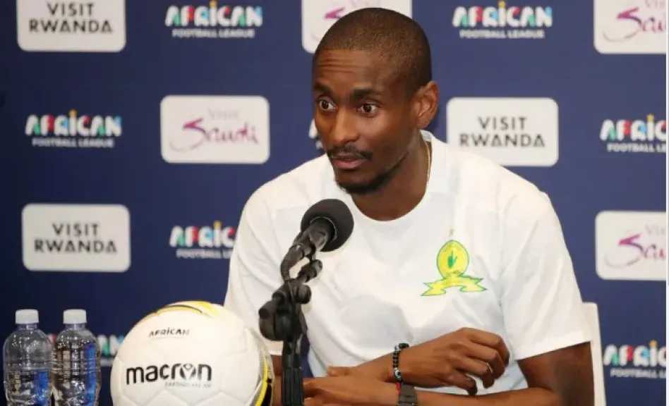 تغريم مدرب مولودية الجزائري &rdquo;رولاني موكوينا&rdquo; بعد احتجاجه على حكم مباراة مستغانم