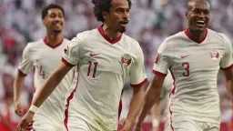 التوقيت والقنوات الناقلة لمباراة عمان...