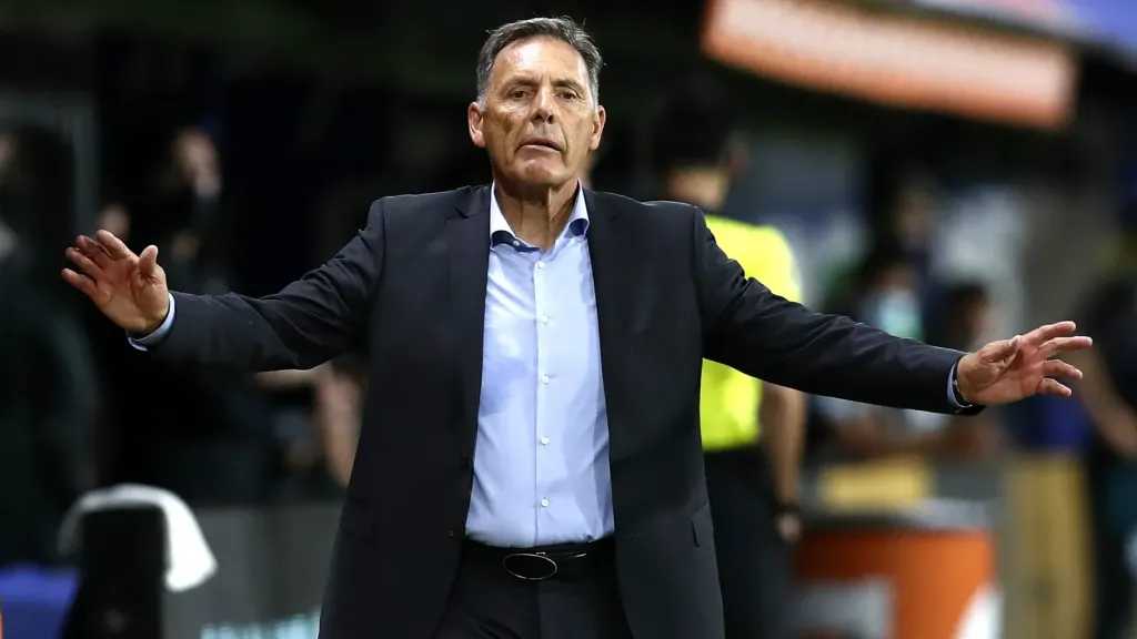 وفاة المدرب الأرجنتيني ميجيل أنخيل روسو مدرب بوكا جونيورز بعد صراع طويل مع المرض