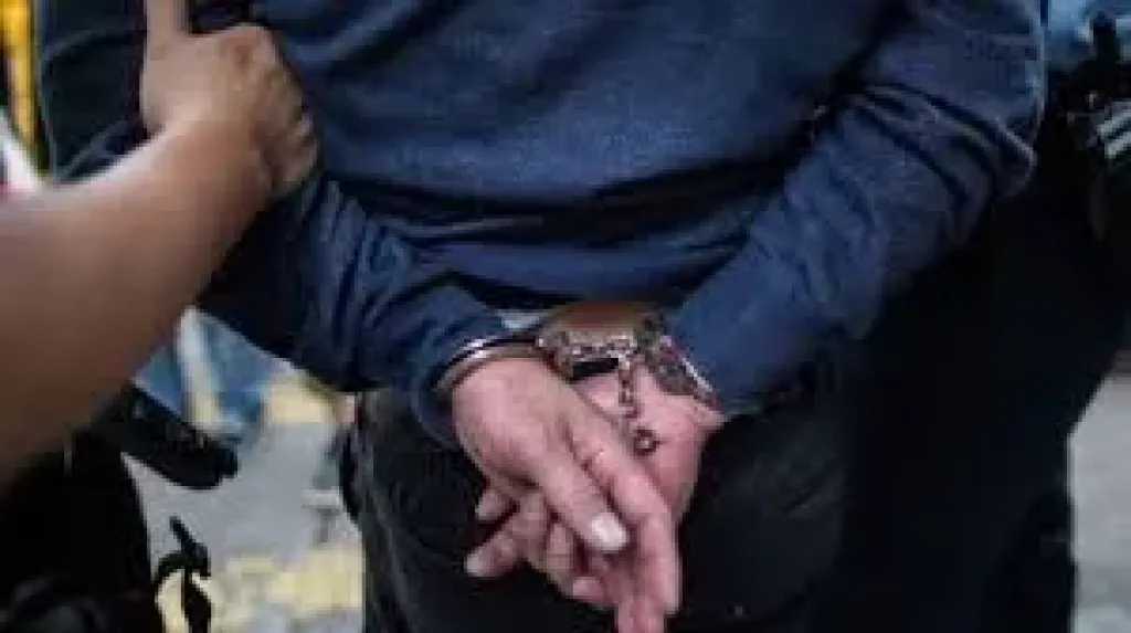 الأجهزة الأمنية تنجح في القبض على شاب يحاول اقتحام منزل عمرو أديب