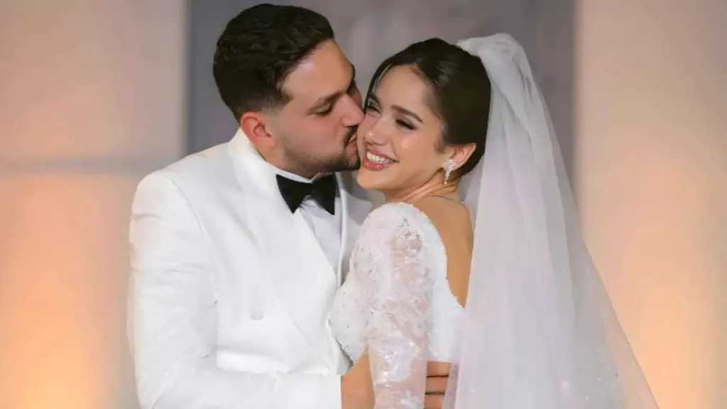 بعد وعكة صحية مفاجئة.. رنا رئيس تتعافى وتعود للأضواء بإطلالة لافتة في مهرجان الجونة