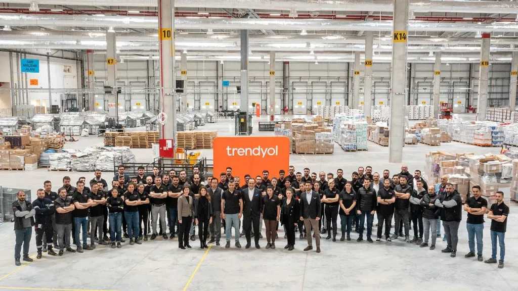 التجديد العصري لخزانة الملابس: كيف تختار قطعك الأساسية من إل سي وايكيكي عبر ترينديول