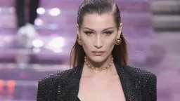 بيلا حديد تطلق أولى علاماتها...