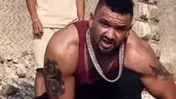 بعد اتهامه بنشر فيديوهات خادشة...