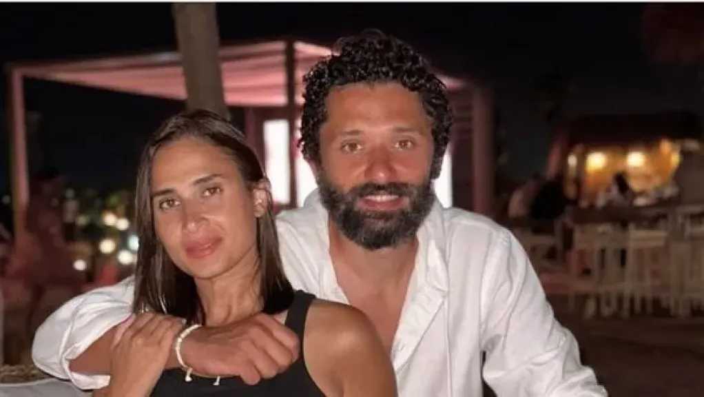 استمرار محاولات الصلح.. كريم محمود عبد العزيز يبدأ إجراءات الطلاق الرسمي عن زوجته آن الرفاعي