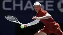 يانيك سينر يبدأ حملة الدفاع...