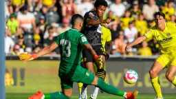 أسود الفستفاليا يواجهون الغواصات الصفراء.....