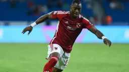 مفاجآت في مفاوضات تجديد عقد...