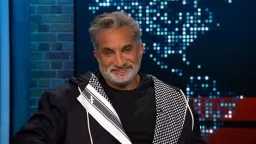 باسم يوسف يقلب السوشيال.. مغامرة...