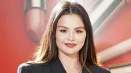 بعد طلبها للمساعدة من الباباراتزي.....