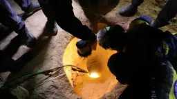 إنقاذ طفلة سورية بعد 11...