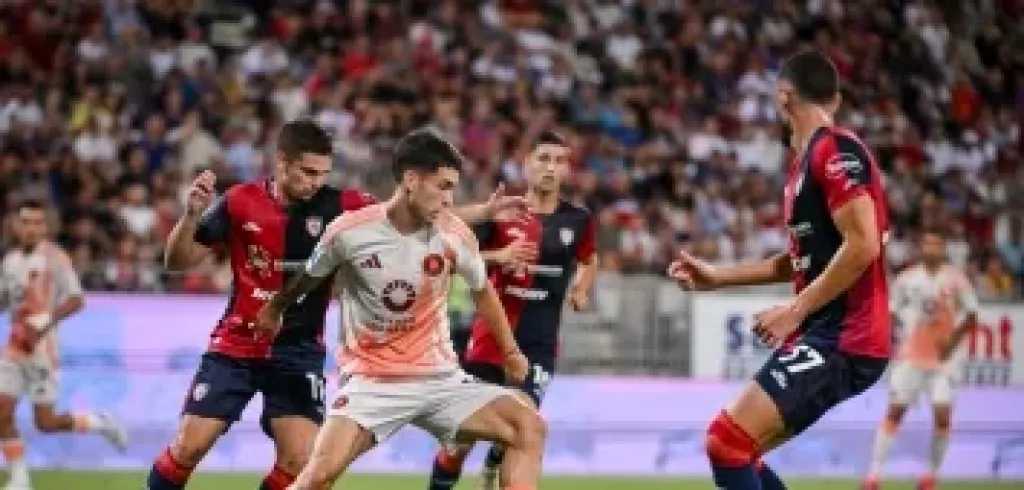 صراع على أرضية &rdquo;بيت يوني بول&rdquo;.. القنوات الناقلة لمباراة روما ضد كالياري اليوم في الدوري الإيطالي 2025-2026