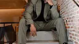 محمد رمضان يتسلم جائزة فرنسية...