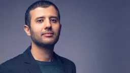 ألبوم أحكي.. حمزة نمرة يروج...