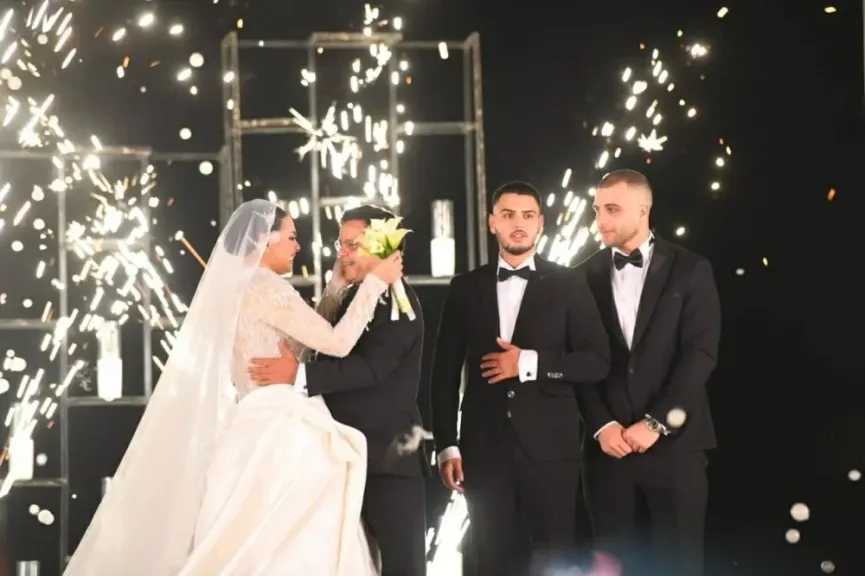 &rdquo;لحظة ما بتترجمش بس بتتحس&rdquo;: تفاصيل مؤثرة ونجوم الفن في حفل زفاف فريدة ابنة محمد هنيدي.. صور