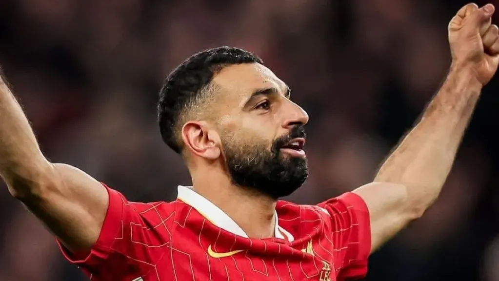من هو ؟ لاعب ليفربول عانق محمد صلاح كثيرًا في مباراة نهاية مسيرته مع الريدز
