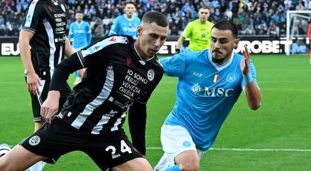 نابولي يسقط أمام أودينيزي ويرفض ”هدية” ميلان في الكالتشيو 2025