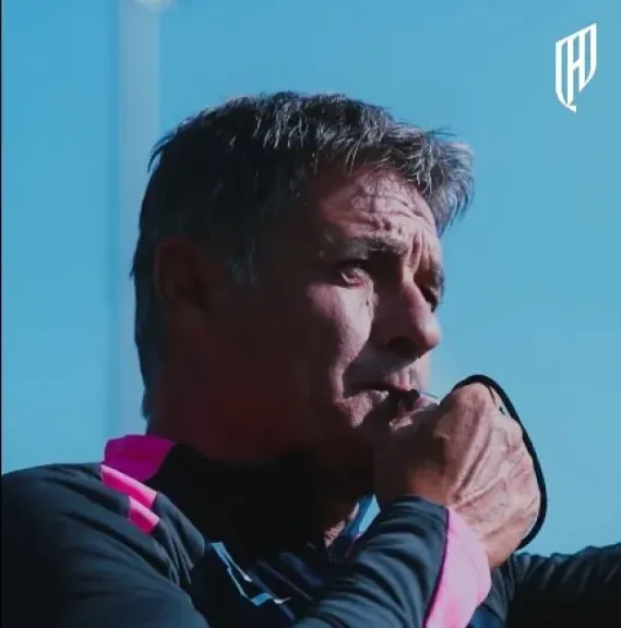 إقالة مدرب القادسية تفتح باب الجدل.. ما علاقة الأهلي السعودي بالقرار المفاجئ؟