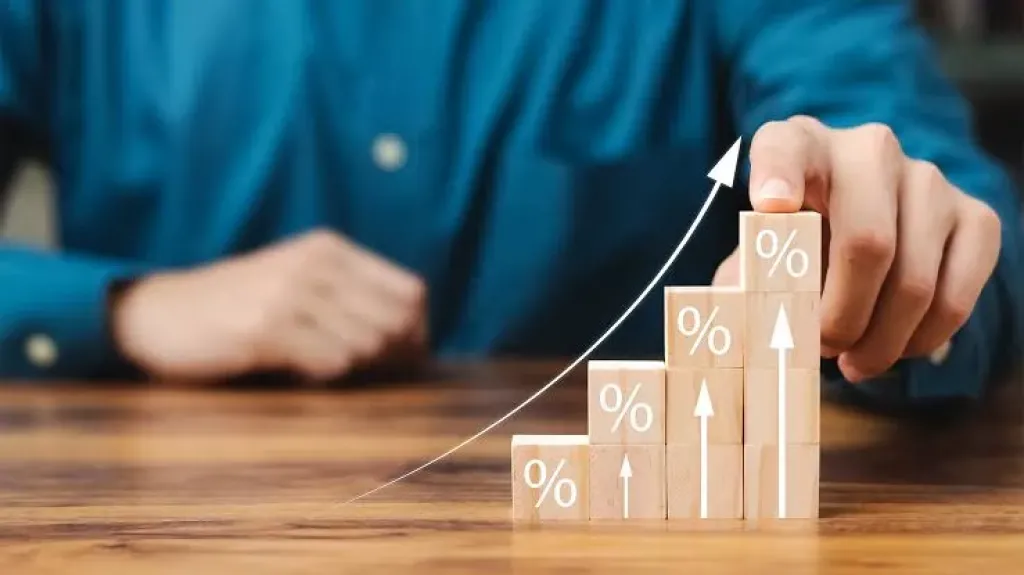 كيف تؤثر قرارات الفائدة العالمية على القروض والأسعار في العالم العربي: التغييرات الكبرى بعد خفض الفيدرالي 2025