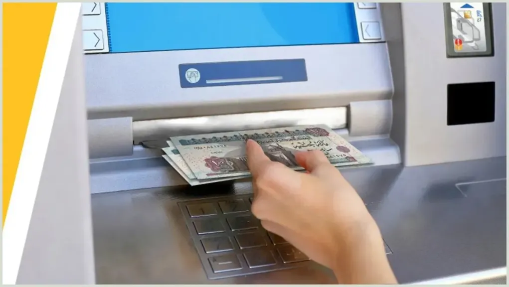 اعرفوها.. رسوم السحب النقدي من ماكينات ATM والحد الأقصى لعمليات السحب من البنوك