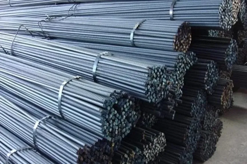 هل يتخطى حاجز الـ 4000 جنيه؟ قائمة أسعار الحديد والأسمنت في مصر اليوم 2025