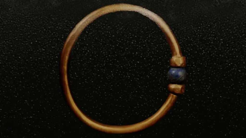 ماذا قالت النيابة عن سرقة سوار بسوسنس الأول من المتحف المصري؟