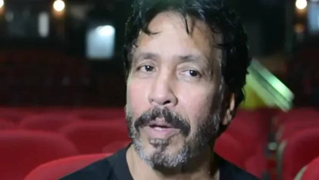 من هو مجدي فكري بعد صورته الصادمة اليوم وهو يرتدي ملابس المتسولين في الشارع؟