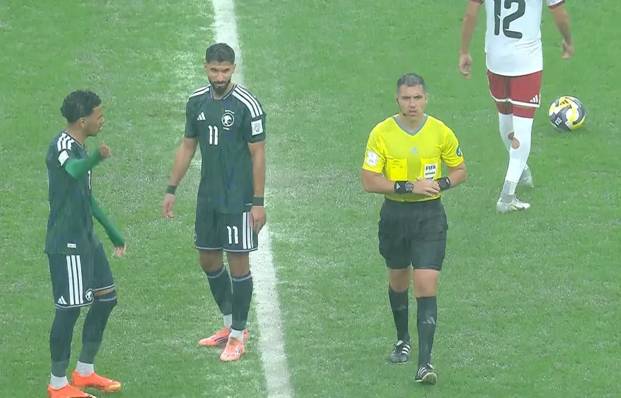 لن تصدق ؟ ما هو سبب توقف مباراة السعودية ضد الإمارات اليوم في كأس العرب