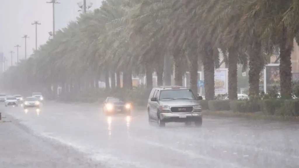 انتبه قبل الخروج.. الأرصاد تحذر من أمطار ورياح في 6 مناطق