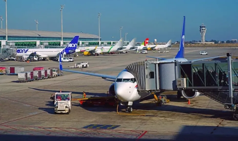 هبوط اضطراري لطائرة في برشلونة بعد تهديد أمني.. التفاصيل الكاملة