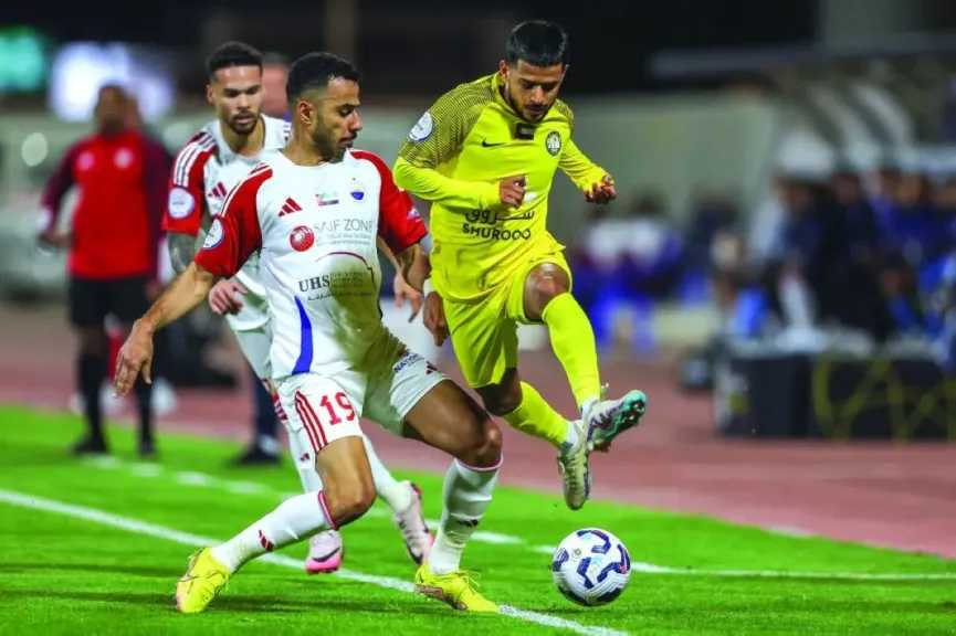 القنوات الناقلة لمباراة الشارقة ضد كلباء في ديربي الدوري الإماراتي وكيفية مشاهدتها مجانًا