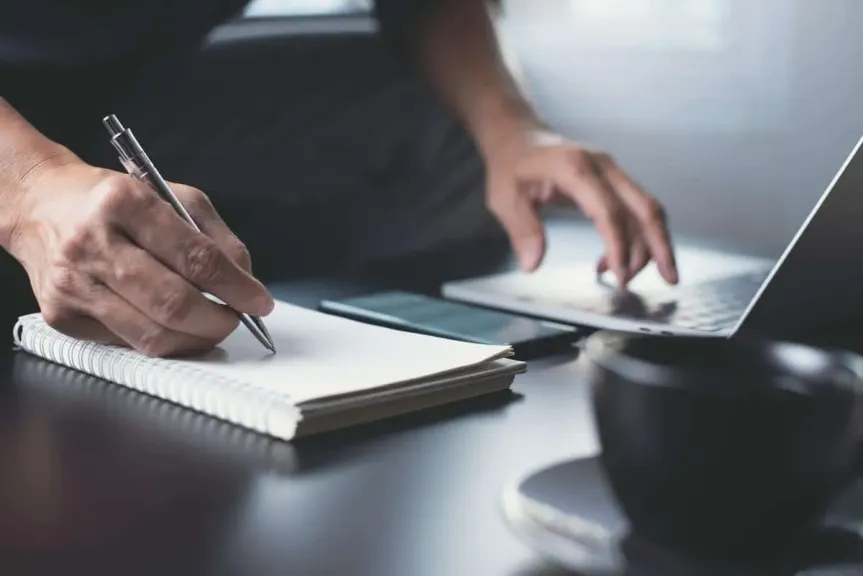 إعداد رسائل الماجستير والدكتوراه وبحوث الترقية العلمية وفق المعايير الأكاديمية