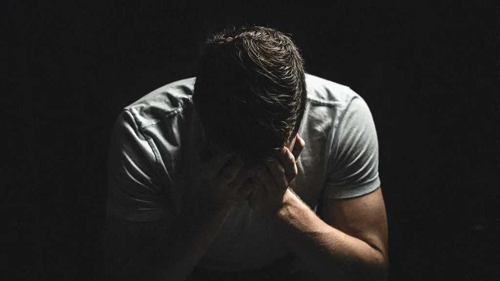 &rdquo;آفة الوفاء الغدر&rdquo;.. عبارات عن الغدر والخيانة قصيرة تويتر