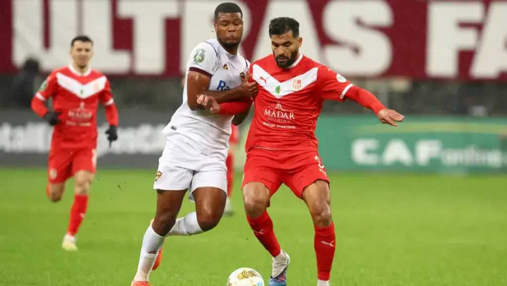 القنوات الناقلة لمباراة شباب بلوزداد ضد ستيلينبوش في كأس الكونفدرالية وكيفية مشاهدتها مجانًا