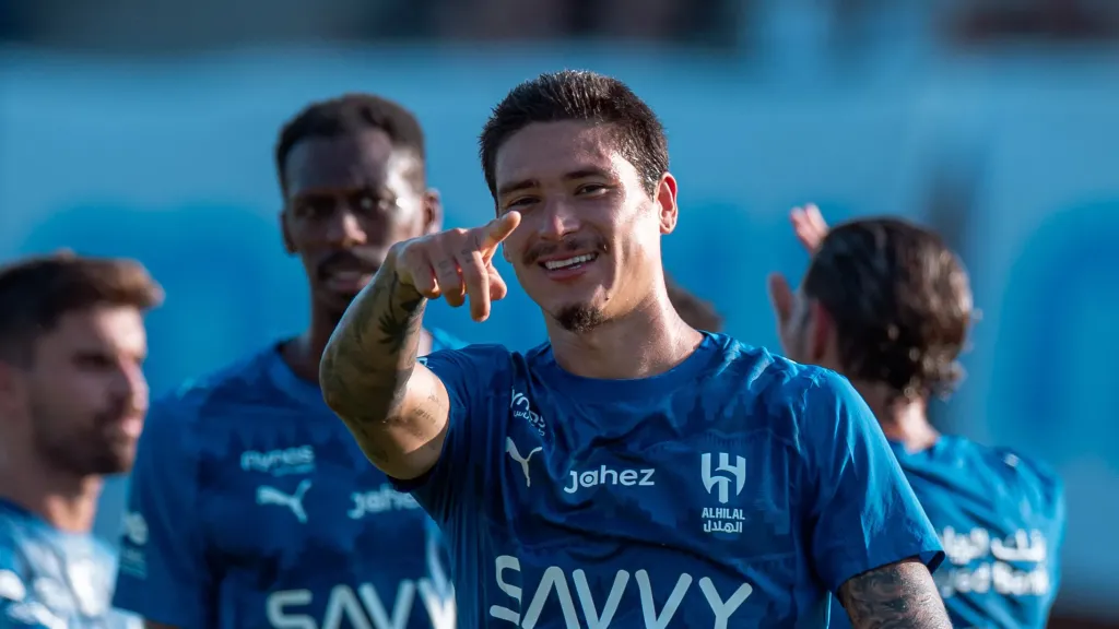 بنزيما يبعد نونيز عن الهلال.. هل وافق على عرض فنربخشة التركي؟