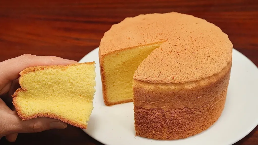 حلويات رمضانية 2026.. طريقة عمل الكيكة الهشة والخفيفة مثل القطن