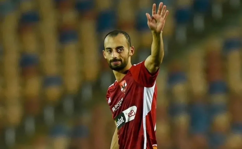 رسالة وداع تهز الجماهير.. أحمد عبد القادر يعلن رحيله عن النادي الأهلي