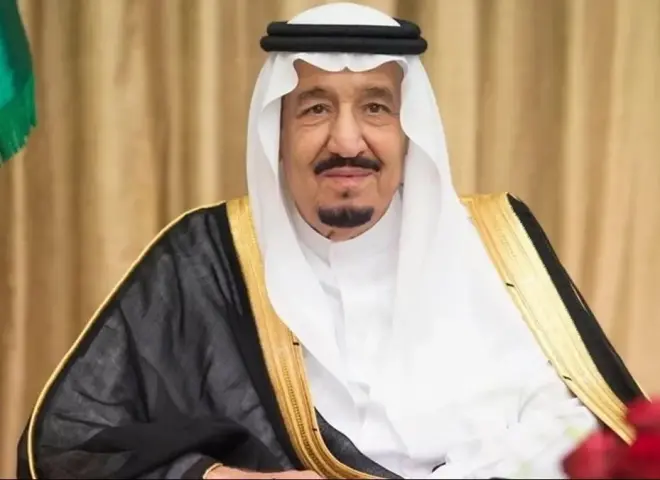 بالصور.. خادم الحرمين الشريفين مع 3 أمراء في ظهور رسمي جديد