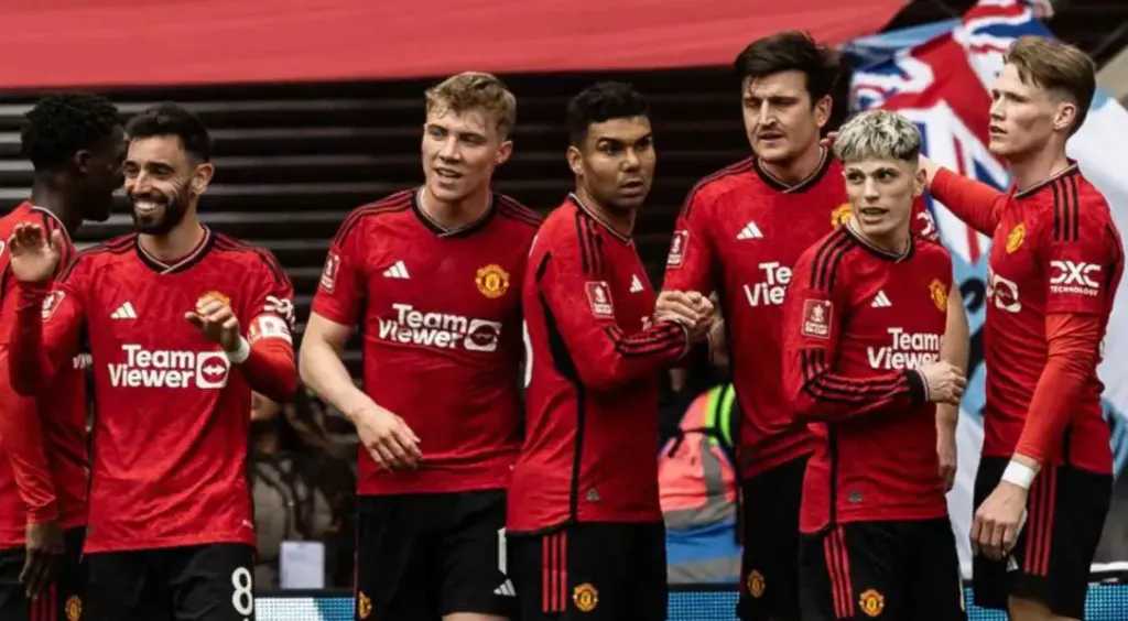 برقم خيالي.. مانشستر يونايتد يستعد للإعلان عن بديل كاسيميرو