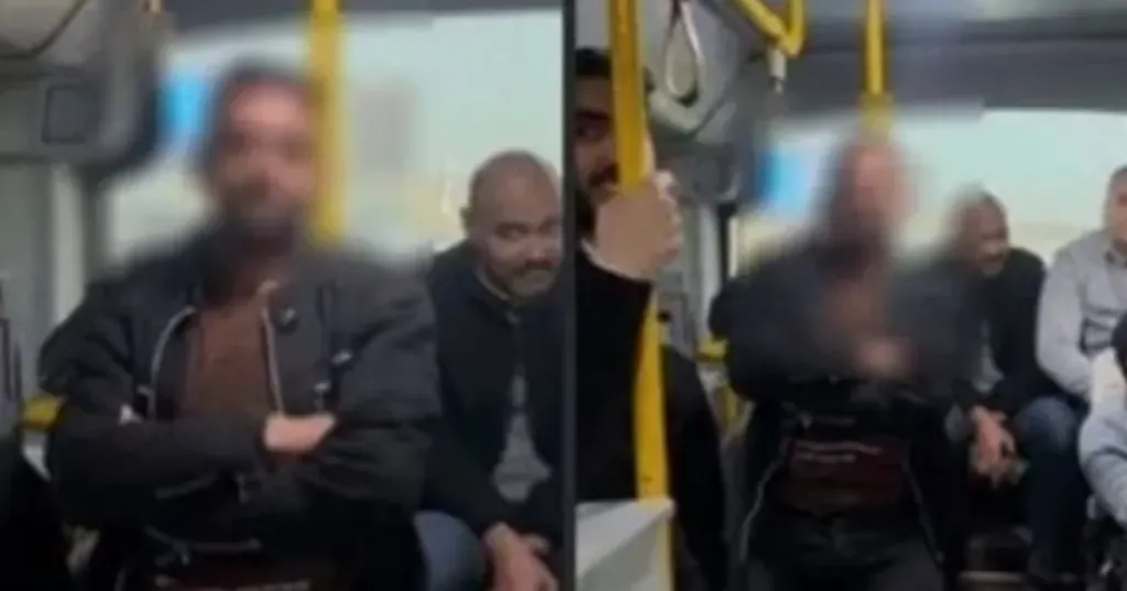 ما حقيقة فصل شاب الاوتوبيس من عمله؟ تعرف على التفاصيل الكاملة